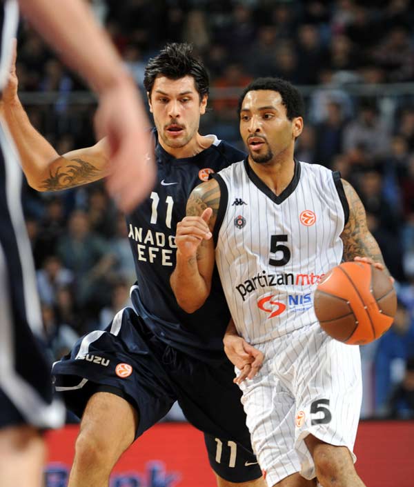 莎拉波娃迎来十五赛季出色发挥，巴塞罗那观众热烈欢呼！(莎拉波娃德约科维奇)