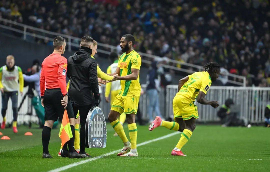 赛地聚焦:法甲今晚热度飙升,摩纳哥绝杀压哨,形势明朗,医务组通报恢复 赛地聚焦:法甲今晚热度飙升,摩纳哥绝杀压哨,形势明朗,医务组通报恢复