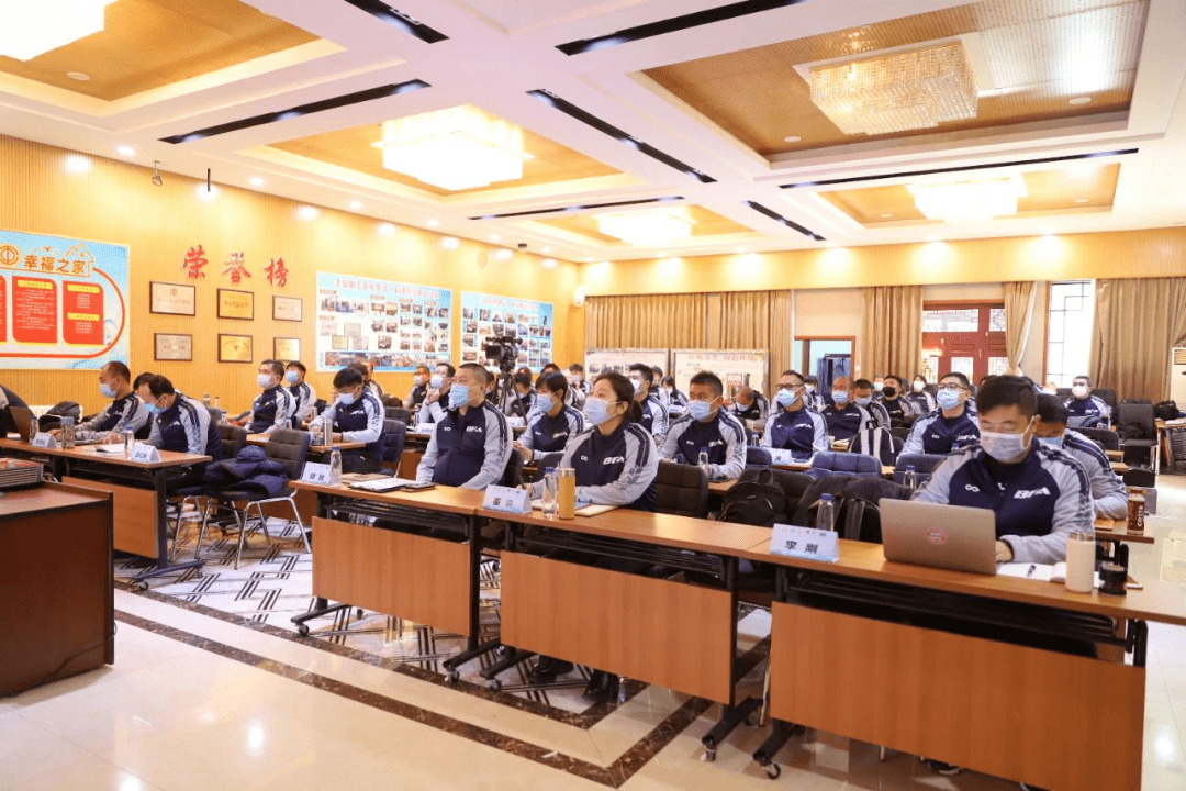 沃尔夫斯堡与霍芬海姆的战术对决 沃尔夫斯堡与霍芬海姆的战术对决