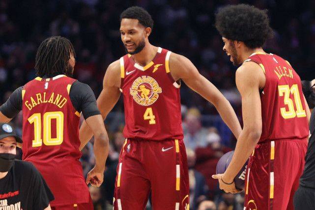  葡超赛程吃紧，阿斯顿维拉集结日手感冰凉，细节曝光，阵容厚度经受考验-开云娱乐体育平台