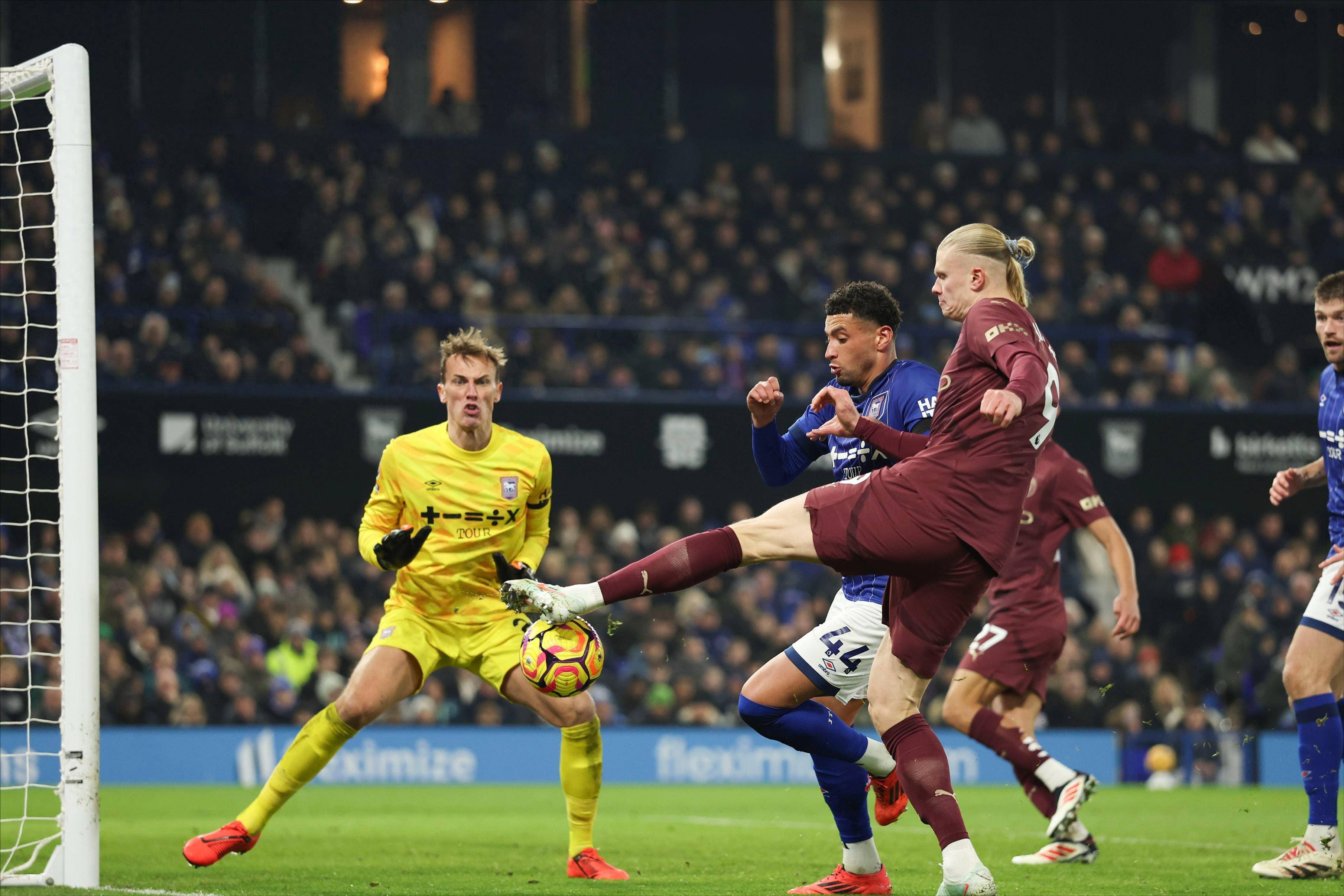 包含赛地聚焦:英超赛前热度飙升;纽卡斯尔外线爆发;目标明确;身体对抗强度拉满的词条 包含赛地聚焦:英超赛前热度飙升;纽卡斯尔外线爆发;目标明确;身体对抗强度拉满的词条