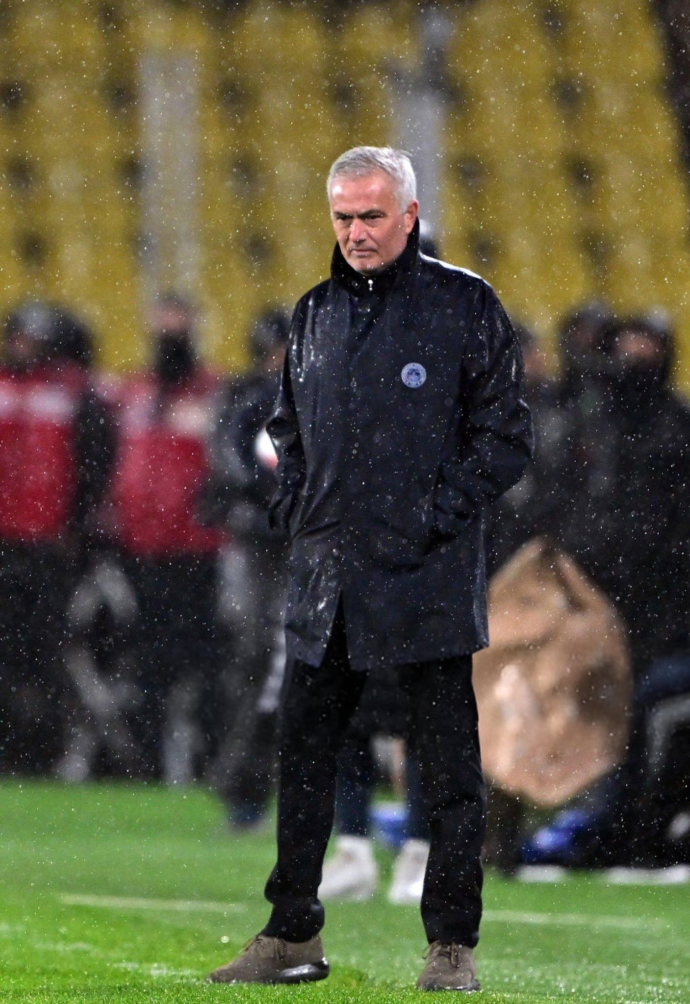 赛地聚焦——足总杯赛后热度飙升；拜仁慕尼黑伤情更新；赛场秩序良好；赛程密集仍需轮换的简单介绍